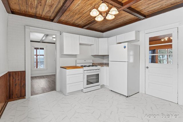 9153 Lawrence Road, Maple Grove Twp, MI 49073