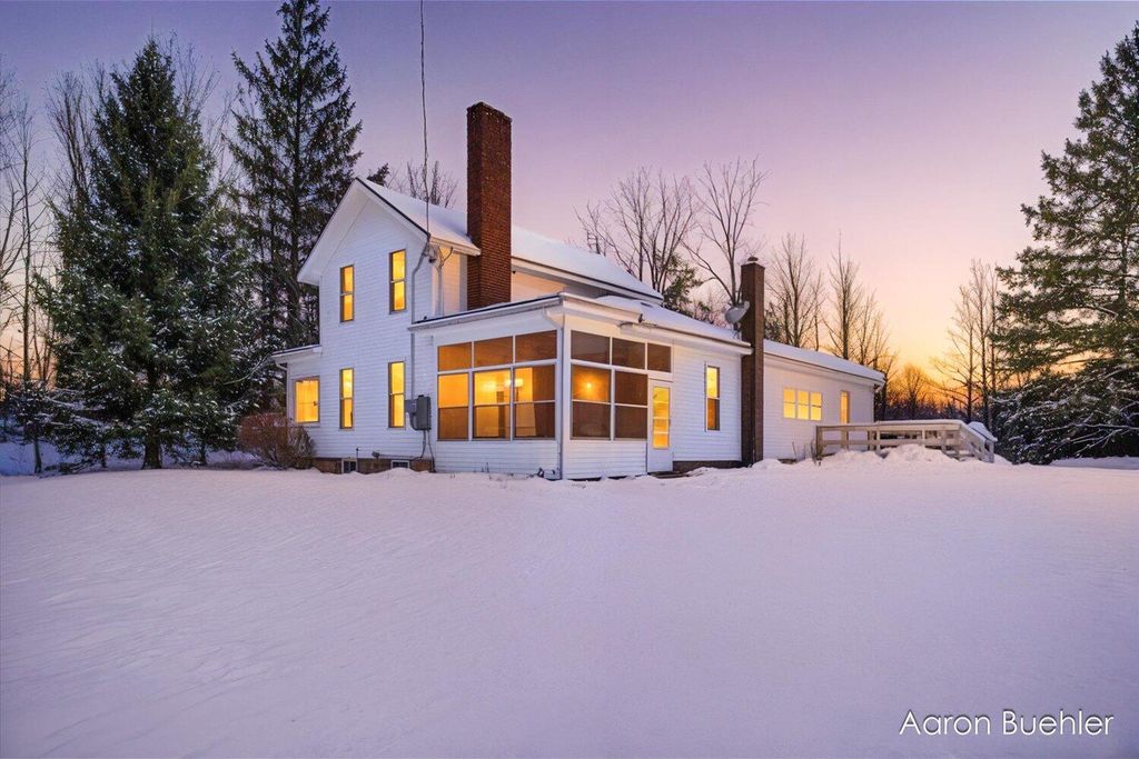 9153 Lawrence Road, Maple Grove Twp, MI 49073