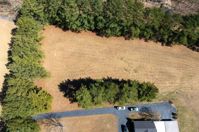 2 Old Pond Lane, Dickson, TN 37055