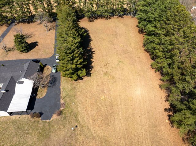 2 Old Pond Lane, Dickson, TN 37055