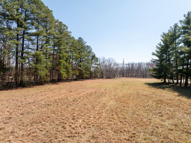 2 Old Pond Lane, Dickson, TN 37055