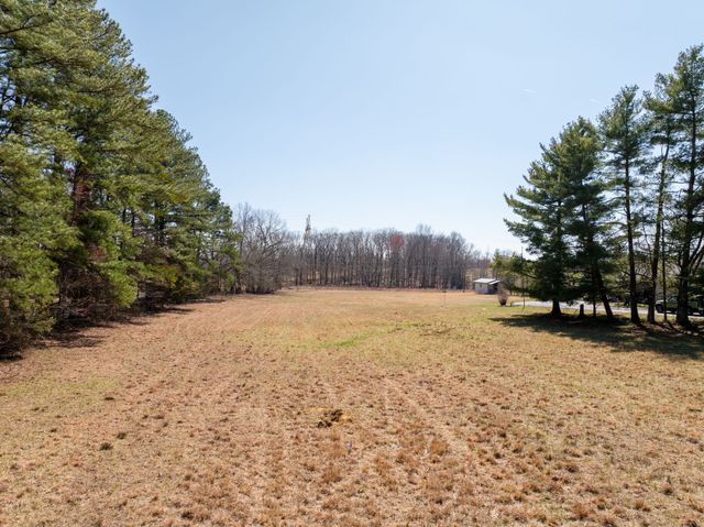 2 Old Pond Lane, Dickson, TN 37055