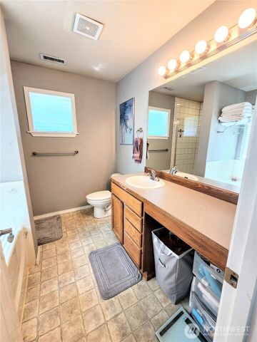 23617 SE 243rd Place, Maple Valley, WA 98038