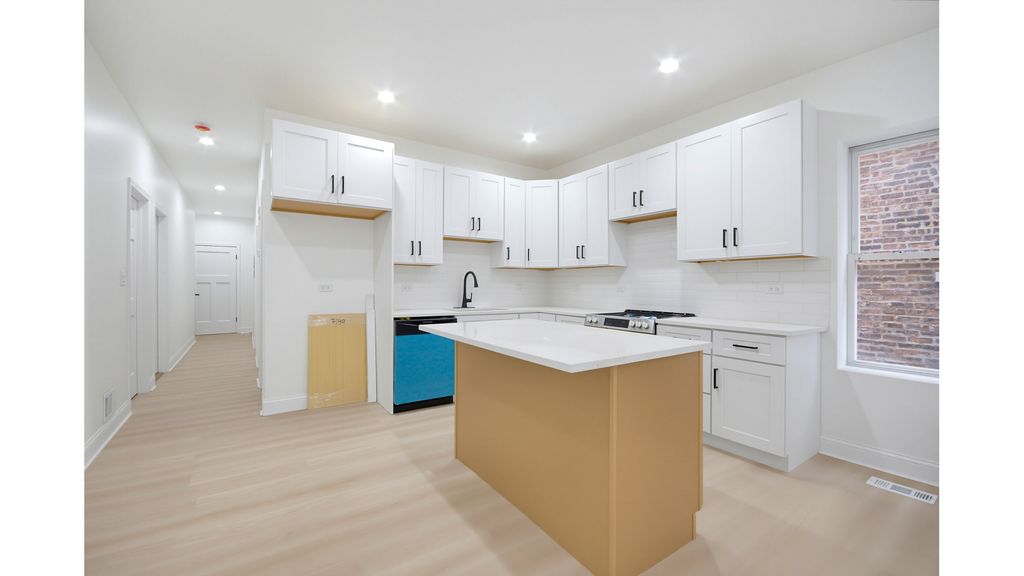 7947 S Morgan Street, Chicago, IL 60620 — photo 2