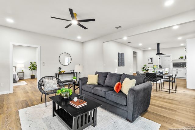 2706 W cesar e chavez, San Antonio, TX 78207