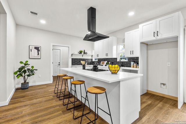 2706 W cesar e chavez, San Antonio, TX 78207