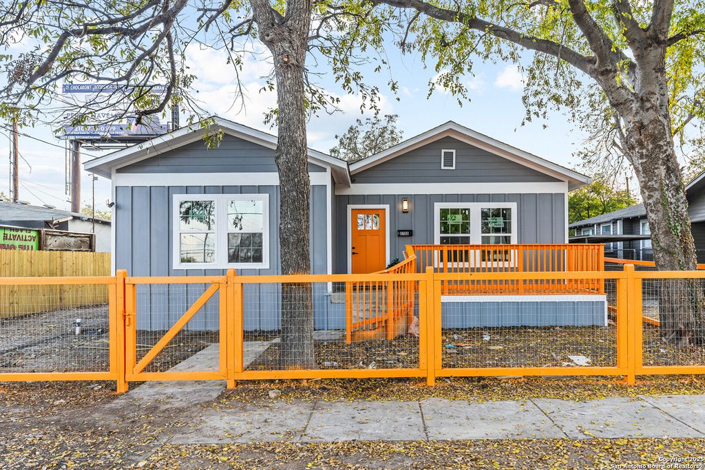 2706 W cesar e chavez, San Antonio, TX 78207