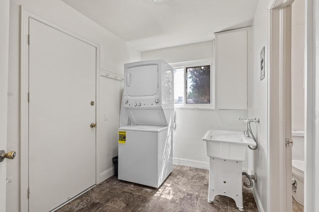 2448 S Lewis Lane, Sanger, CA 93657