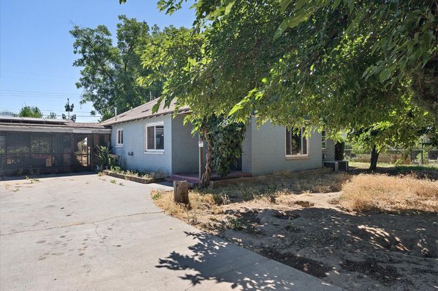 2448 S Lewis Lane, Sanger, CA 93657