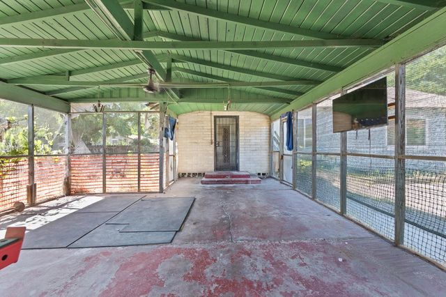 2448 S Lewis Lane, Sanger, CA 93657