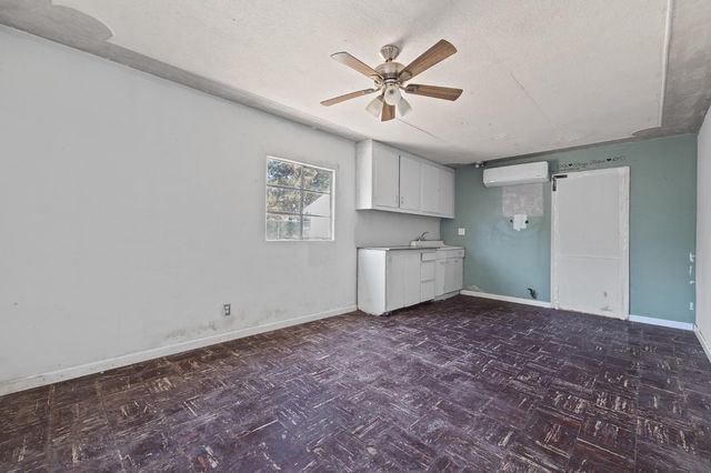 2448 S Lewis Lane, Sanger, CA 93657
