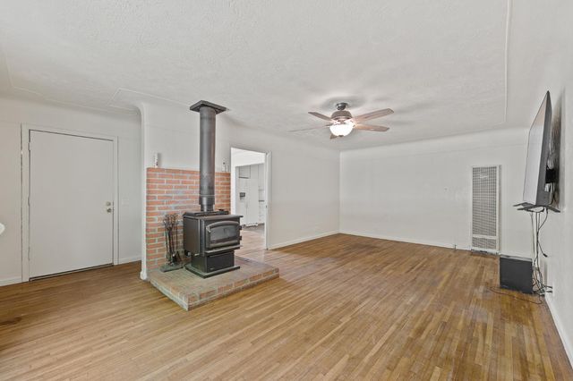 2448 S Lewis Lane, Sanger, CA 93657