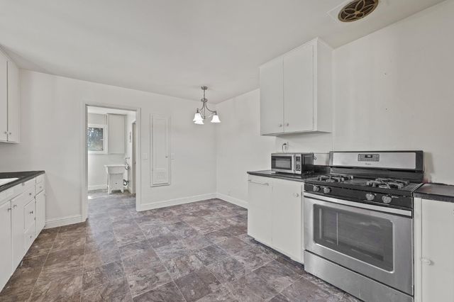 2448 S Lewis Lane, Sanger, CA 93657