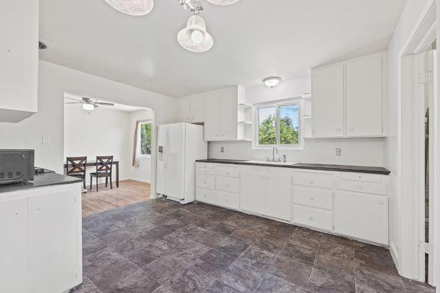 2448 S Lewis Lane, Sanger, CA 93657