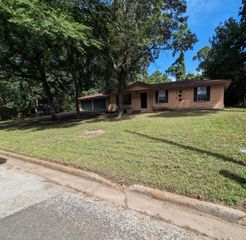 163 Westwood Drive E, Trinity, TX 75862