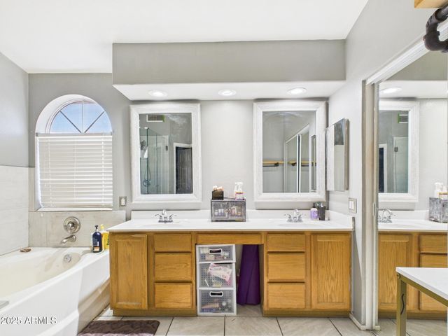 1302 N BEDFORD Drive, Chandler, AZ 85225