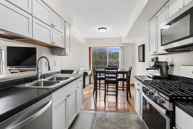 513 East Avenue 513, Streamwood, IL 60107