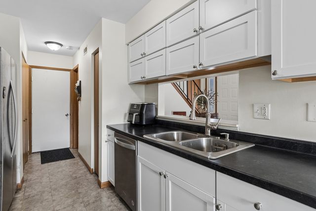 513 East Avenue 513, Streamwood, IL 60107
