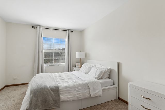 513 East Avenue 513, Streamwood, IL 60107