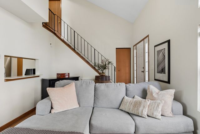 513 East Avenue 513, Streamwood, IL 60107