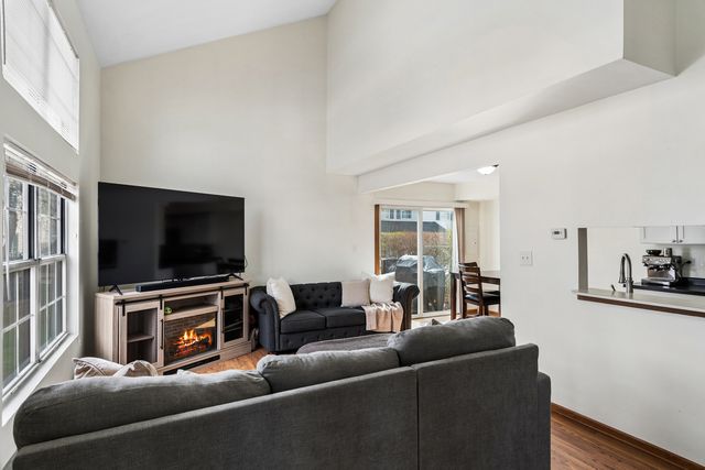 513 East Avenue 513, Streamwood, IL 60107