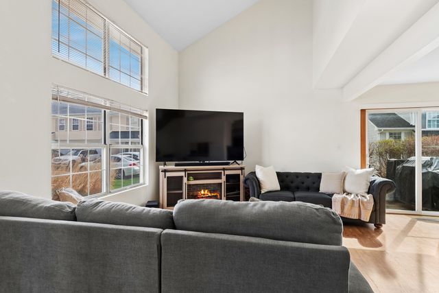 513 East Avenue 513, Streamwood, IL 60107