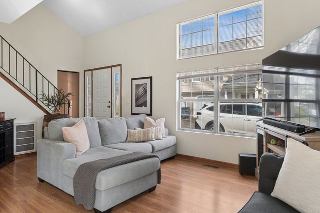 513 East Avenue 513, Streamwood, IL 60107