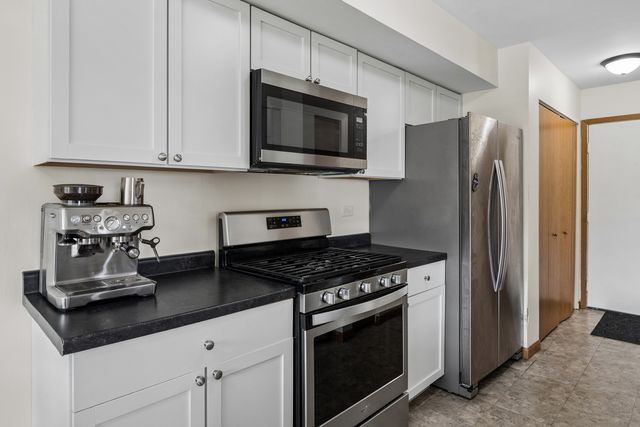 513 East Avenue 513, Streamwood, IL 60107