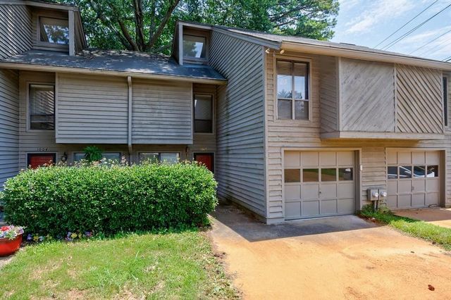 1002 Creatwood Circle SE, Smyrna, GA 30080