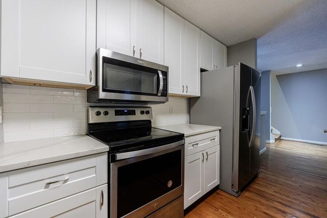 1002 Creatwood Circle SE, Smyrna, GA 30080