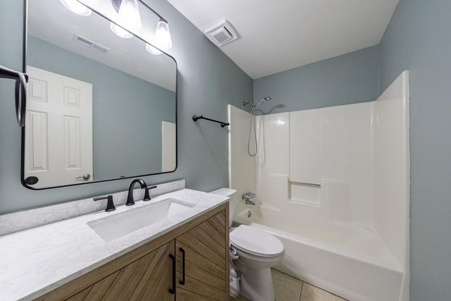 1002 Creatwood Circle SE, Smyrna, GA 30080