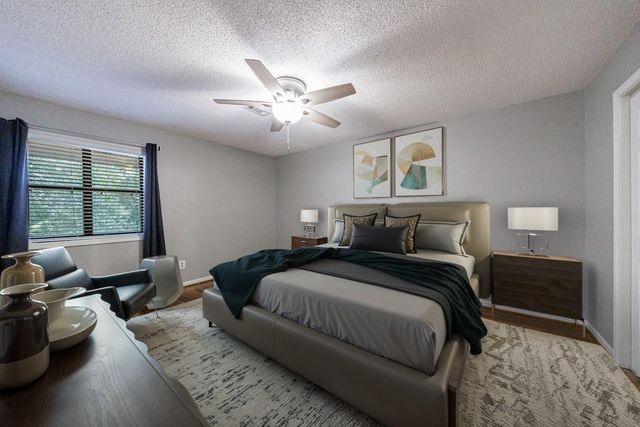 1002 Creatwood Circle SE, Smyrna, GA 30080