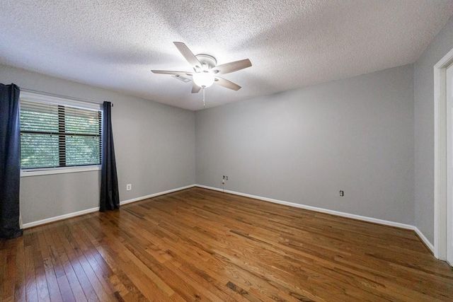 1002 Creatwood Circle SE, Smyrna, GA 30080