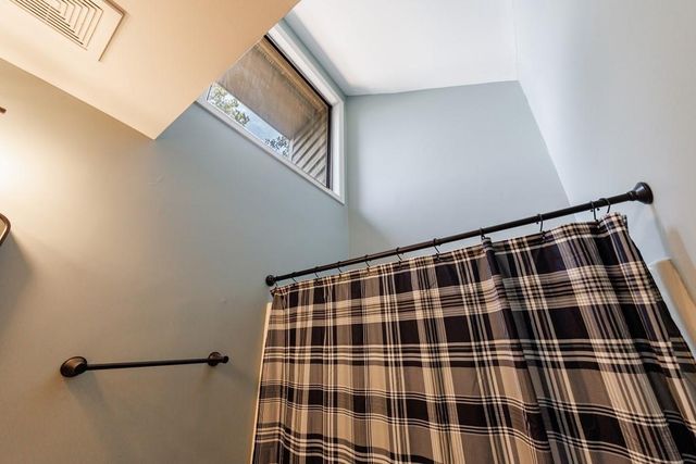 1002 Creatwood Circle SE, Smyrna, GA 30080