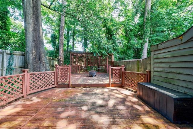 1002 Creatwood Circle SE, Smyrna, GA 30080