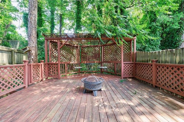 1002 Creatwood Circle SE, Smyrna, GA 30080