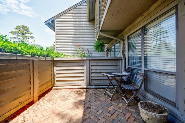 1002 Creatwood Circle SE, Smyrna, GA 30080