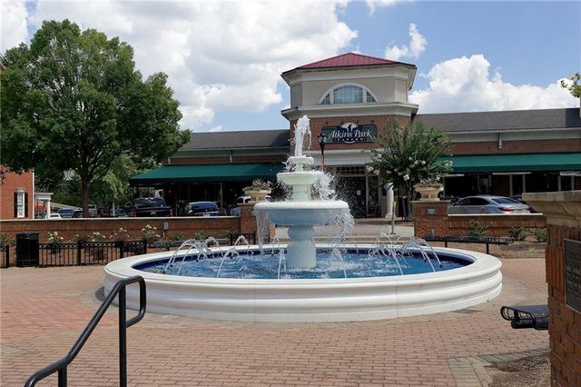 1002 Creatwood Circle SE, Smyrna, GA 30080