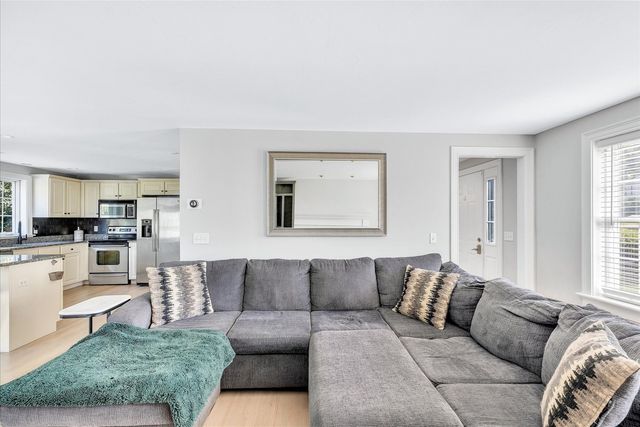 5 Granite Cir, Sandwich, MA 02537