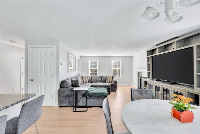 5 Granite Cir, Sandwich, MA 02537