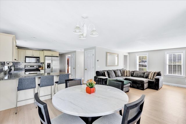 5 Granite Cir, Sandwich, MA 02537