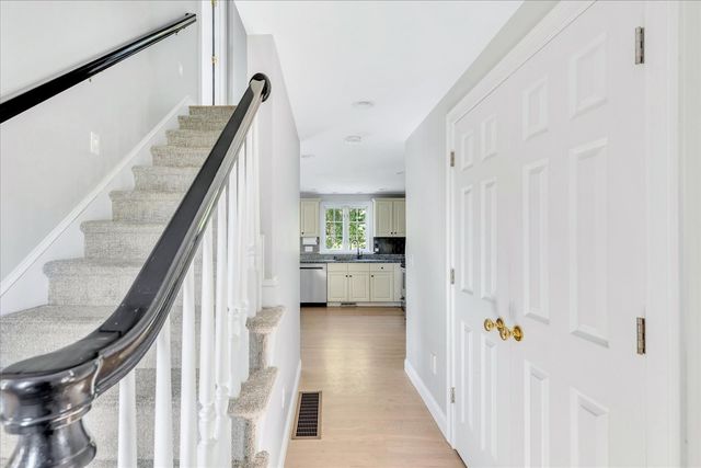 5 Granite Cir, Sandwich, MA 02537