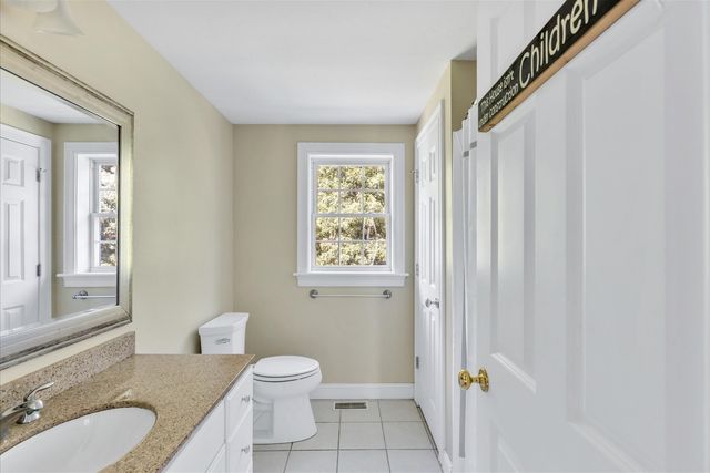 5 Granite Cir, Sandwich, MA 02537