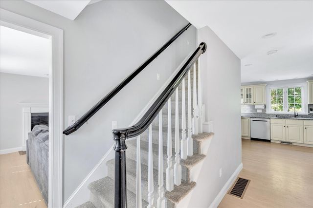 5 Granite Cir, Sandwich, MA 02537
