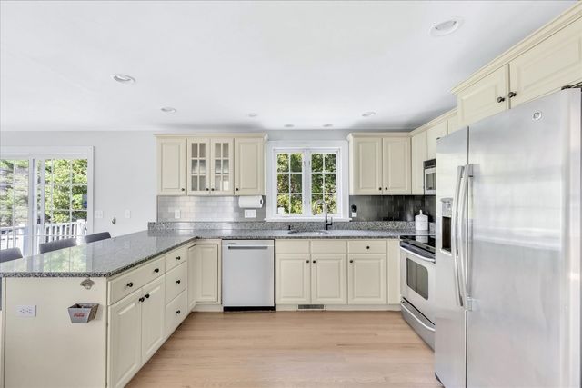 5 Granite Cir, Sandwich, MA 02537