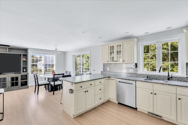 5 Granite Cir, Sandwich, MA 02537