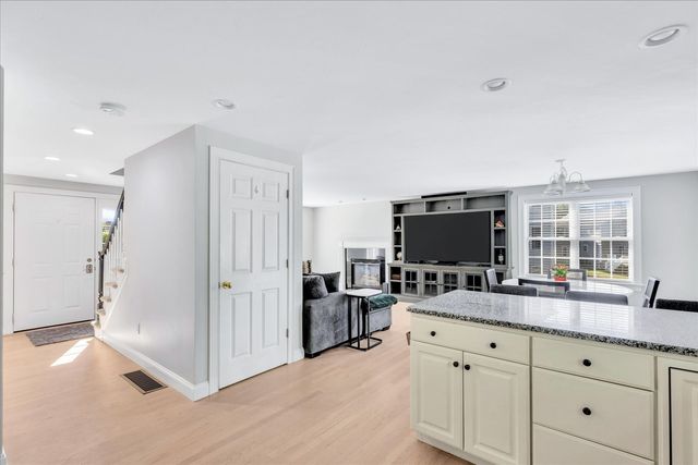 5 Granite Cir, Sandwich, MA 02537