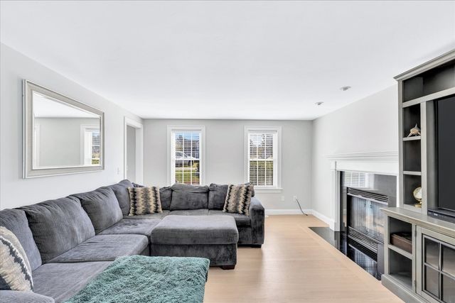5 Granite Cir, Sandwich, MA 02537