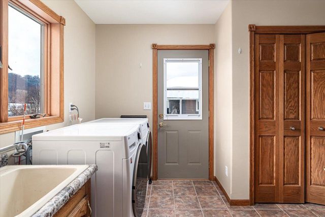 203 Eagles Bluff ROAD, La Crescent, MN 55947