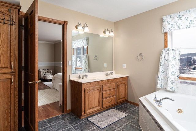 203 Eagles Bluff ROAD, La Crescent, MN 55947